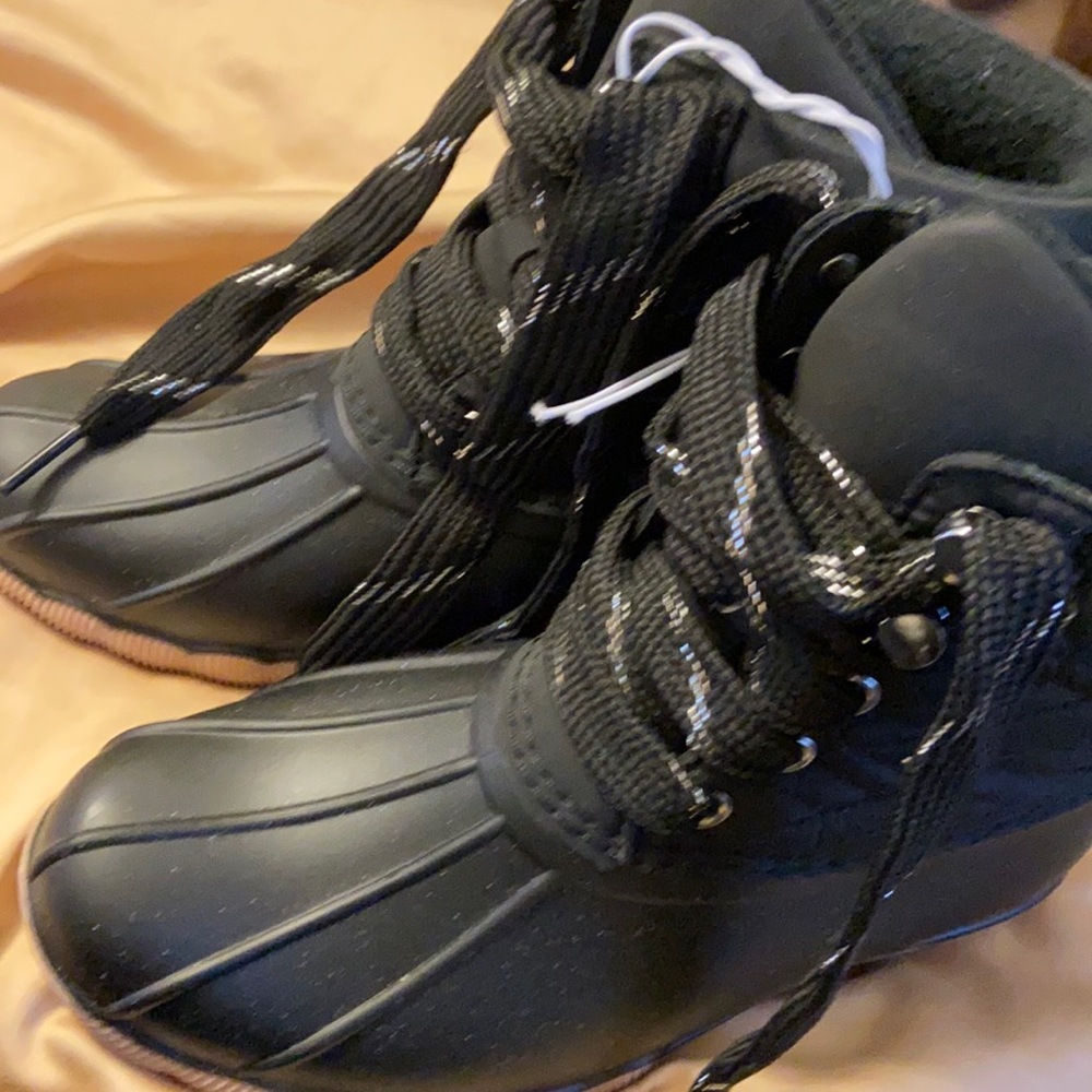 Brand new with tags girls’ snow boots